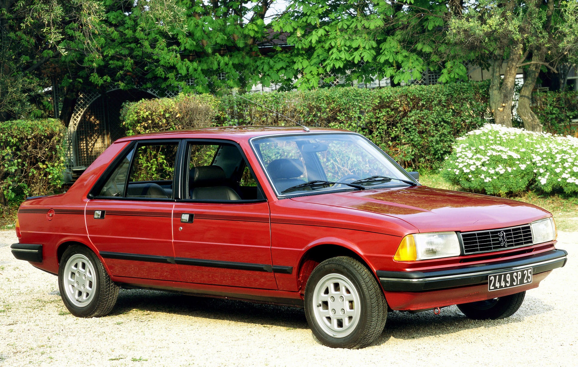 Peugeot 305 technical specifications and fuel economy